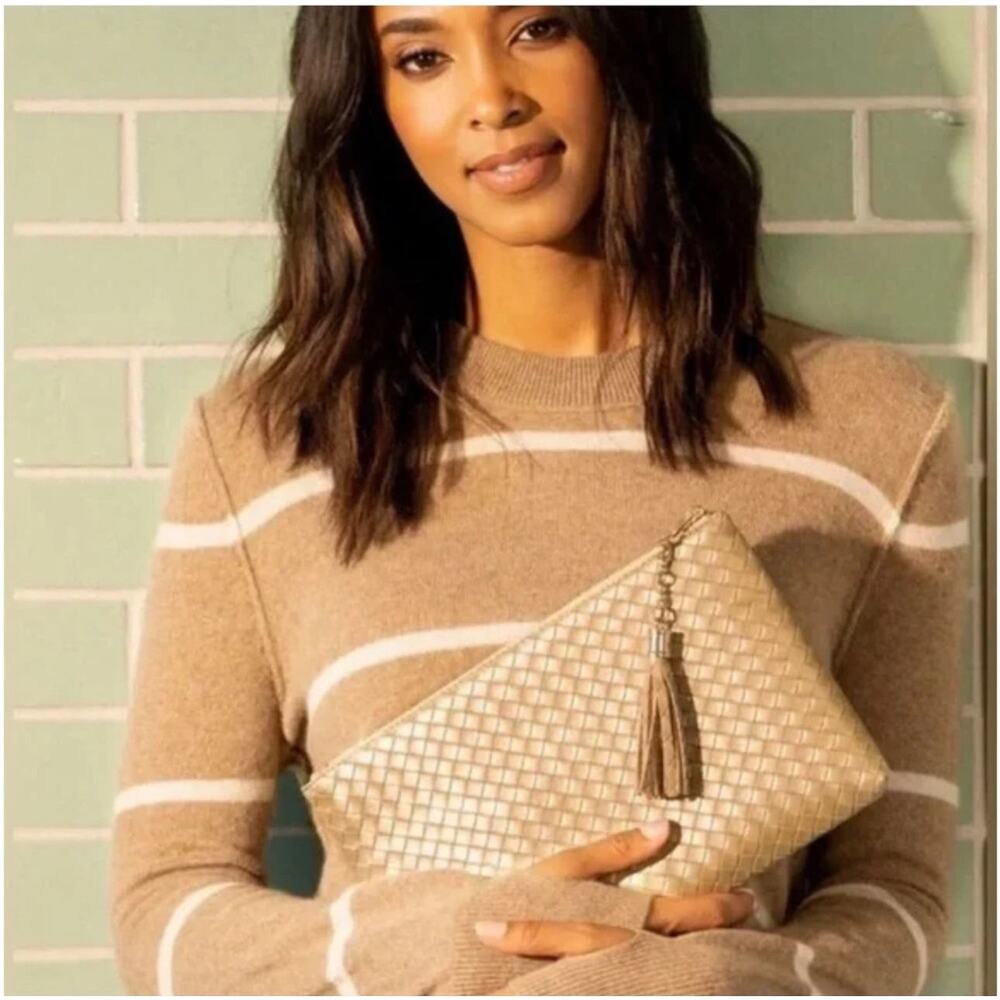 NWT! Virginia Wolf Mimi Metallic Gold Woven Clutch - Picture 4 of 11